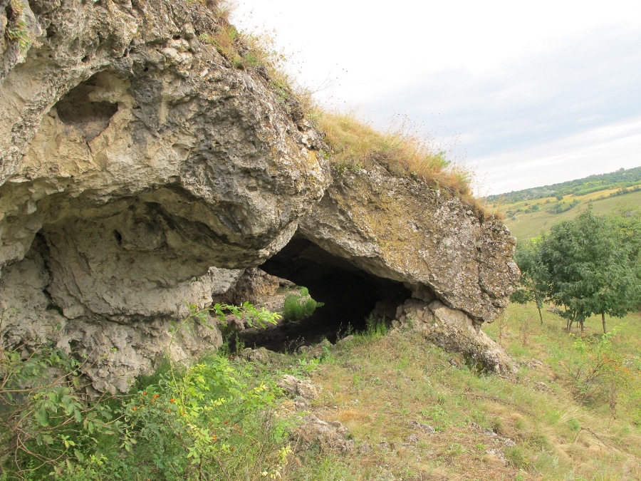Старые жилые пещеры