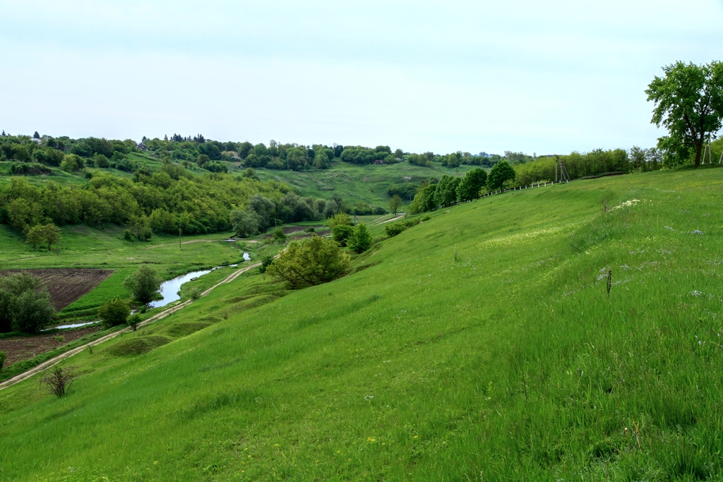 Valea rîului Vilia în apropierea satului Teţcani