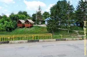 Podul peste Larga de la marginea satului Slobozia-Şirăuţi