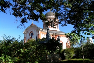 Вид со двора на Вознесенский храм