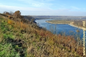 Lac de acumulare Dnestrovscoe (Ucraina) în apropiere de satul Naslavcea, Ocnița