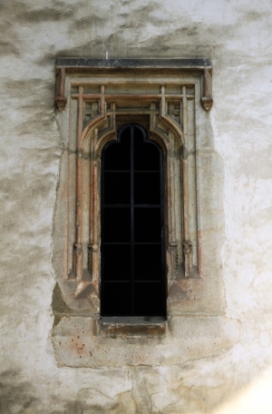 Ancadramentul fereastrei din pronaos