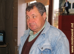 Victor Ştirbu în casa sa de la Soroca, 2007