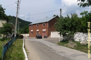 Strada centrală a satului Stroienţi