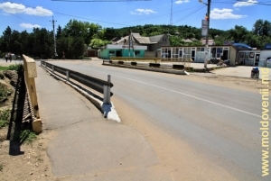 Мост через Ботну в селе Зымбрень, Яловень