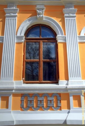 Decorul ferestrei și pereților palatului Manuc Bey, martie 2016