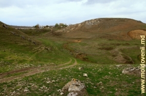 Общий вид на ущелье у села Берлинць, Бричень