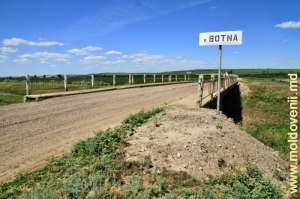 Мост через Ботну у села Кырнэцений Ной, Кэушень