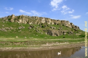 Большая скала, вид с берега реки Каменка
