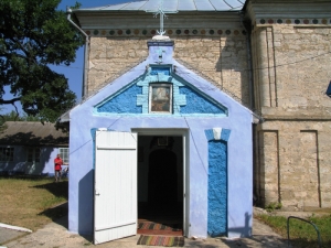 Вход в старую церковь