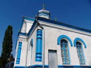 Новая церковь в центре села