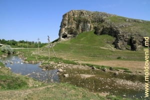 Stînca de la Buteşti şi valea rîului Camenca în r. Glodeni