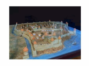Cetatea Albă, macheta expusă la Muzeul de istorie din localitate.Vedere dinspre liman
