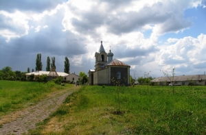 Biserică în satul Ţipova