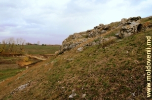 Вид на ущелье со склона и вершины толтровой гряды