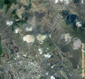 Valea r. Lopatnic şi Borta Ciuntului între s. Caracuşenii Vechi şi Corjeuţi din raionul Briceni pe harta Google