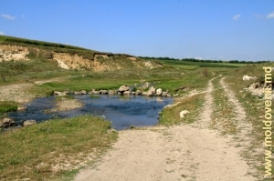 Drumul din valea rîului Lopatnic