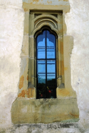 Ancadramentul din piatră a ferestrei 