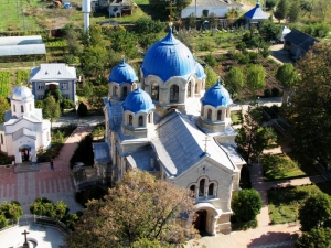 Успенский храм, вид с колокольни монастыря