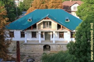Vedere a casei lui Ioniță Iamandi sau a casei cneaghinei Dolgorukaia în perioada reconstrucției, septembrie 2015