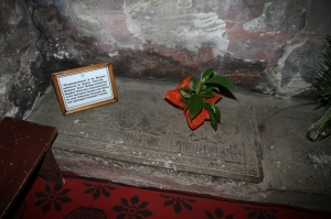 Piatra funerară la mormântul doamnei Stana, mama lui Bogdan, tatăl lui Ştefan cel Mare