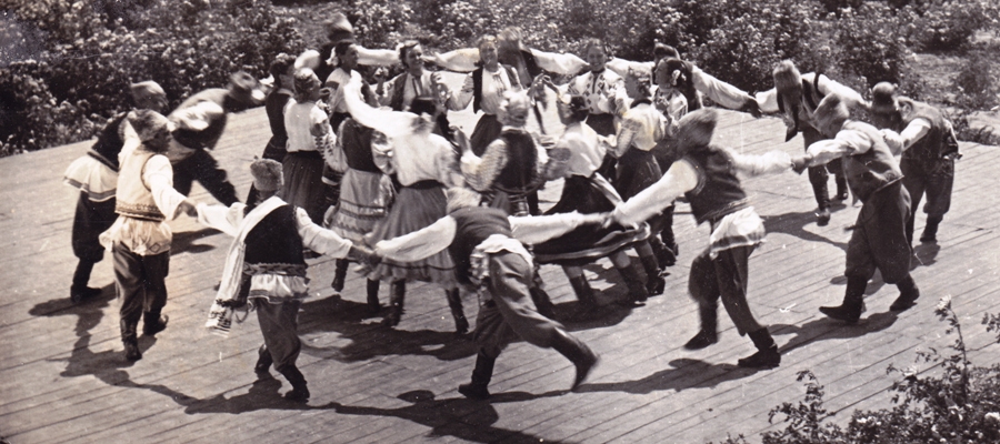 "Dansează "Jocul", cadrul din filmul "Melodii moldoveneşti", Moldova-Film, 1955
