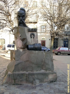Памятник Ивану Никоарэ Поткоавэ во Львове