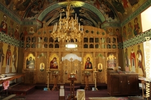Interiorul renovat al bisericii de iarnă a Mănăstirii Hîrboveţ, 2011