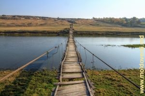Старый подвесной мост над Рэутом у села Похорничень, Орхей