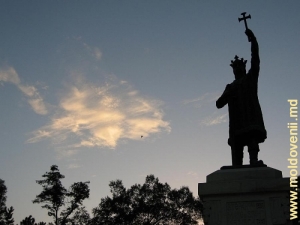 Статуя Штефана Великого в Кишиневе