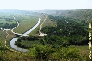 Вид на долину Реута у с. Бутучень с западного склона