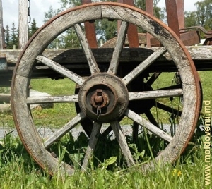 Деревянная колесо