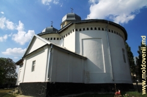 Здание центральной церкви монастыря Добруша