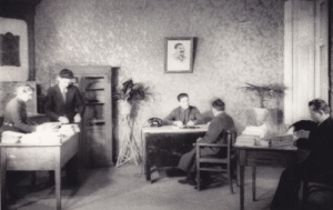 Ultimul şomer din Chişinău este angajat la lucru. Birja muncii este lichidată. Cronica cinematografică 1940. 