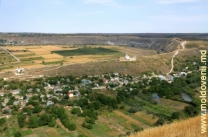 Вид на село Бутучень и долину Реута с правого склона Бутученского ущелья