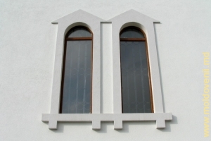 Окна летней церкви монастыря Фрумоаса