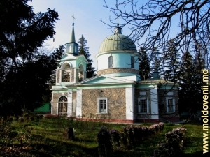 Biserica de vară a Mănăstirii Hîrjauca, vara anului 2008, plan îndepărtat