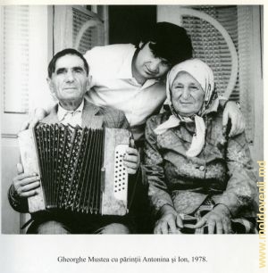 Георгий Мустя с родителями Антониной и Ионом, 1978 год