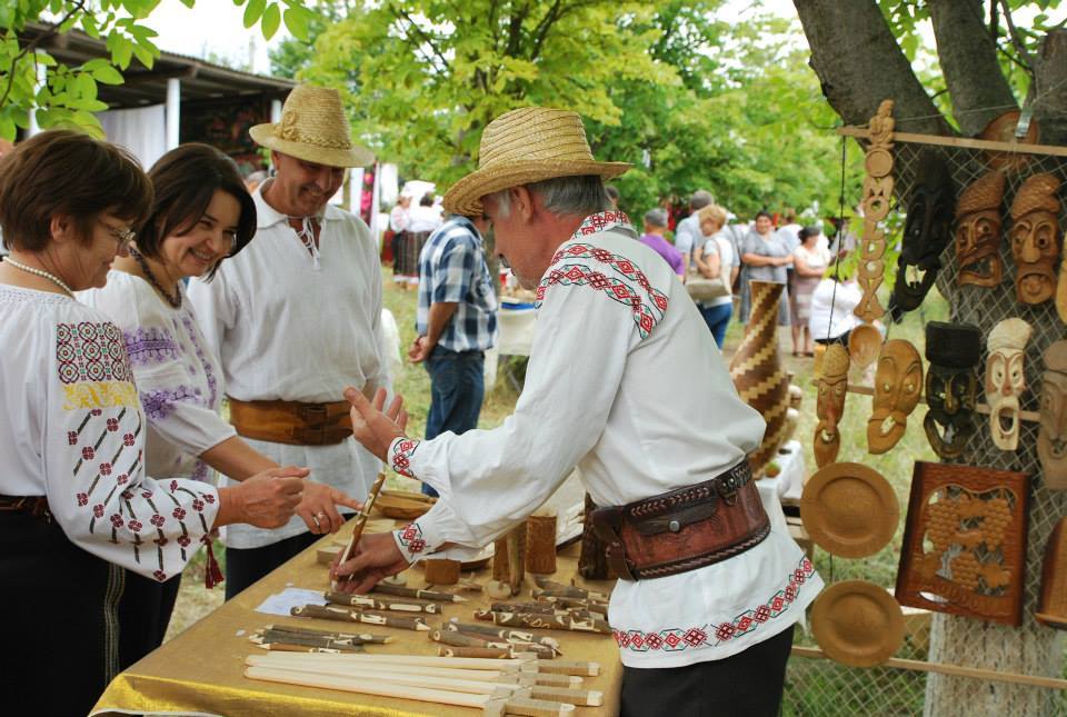 Covorul tradițional moldovenesc își recapătă vigoarea (Foto)