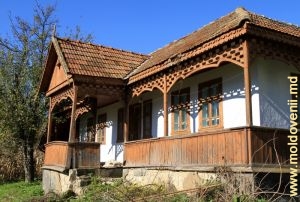 Casă veche în stil tradiţional moldovenesc, satul Sadova