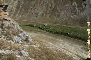 Вид на реку Драгиште с вершины правого склона ущелья