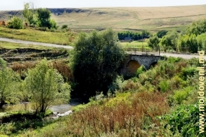 Podul peste rîul Ciuhur din satul Pociumbeni, Rîşcani