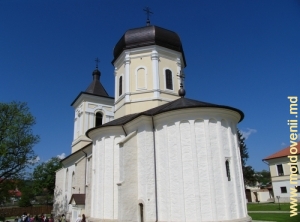 Biserica veche restaurată a Mănăstirii Căpriana (2008)
