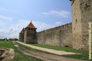 Zidul şi turnurile părţii centrale a cetăţii