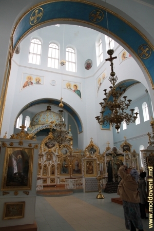 Часть интерьера летней церкви Жапского монастыря