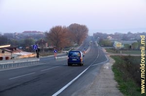 Şoseaua Chişinău-Bălţi, în apropiere de satul Măgdăceşti