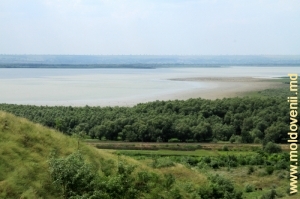 Vedere spre lacul Beleu de lîngă satul Slobozia Mare, raionul Cahul