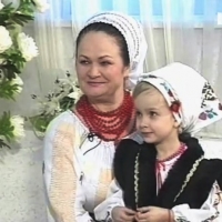 Иоанна Кэпрару с внучкой Адриана-Иоана Русу - Fata de păstor