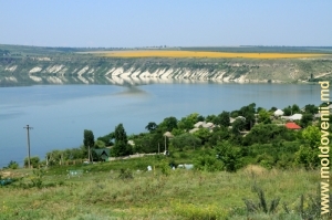 Vedere spre sat, lacul de acumulare şi defileu, Molovata Veche plan îndepărtat