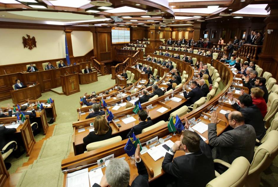 Принимается парламентом. Законодательство РМ. Парламентская Республика отношения с народом. Народное собрание румын в Черновцах. Модернизированное государство фото.